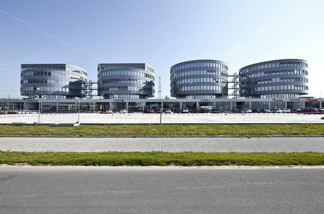 Die Firma Transocean (Gebäude links) hat ihren Sitz in Steinhausen. (Bild: Keystone)