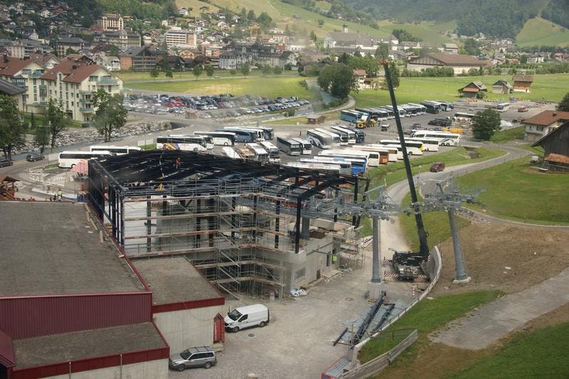 In der Talstation Engelberg ist bereits ein grosser Teil der Bahntechnik eingebaut. Die folgenden Bilder stammen vom 20. Juli 2015 (Bild: Philipp Unterschütz)