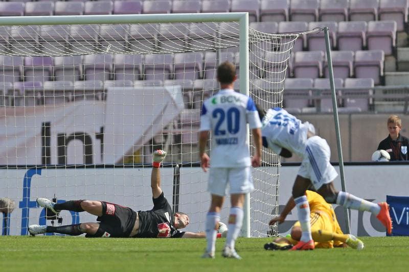 Luzern kassiert das 1:0 durch Lausannes Gneki Abraham Guie. (Bild: Philipp Schmidli/Neue LZ)