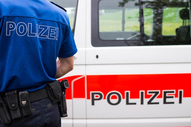 Laut der Kantonspolizei Schwyz ereignete sich der Unfall gegen 9.15 Uhr. (Symbolbild) (Bild: Keystone)