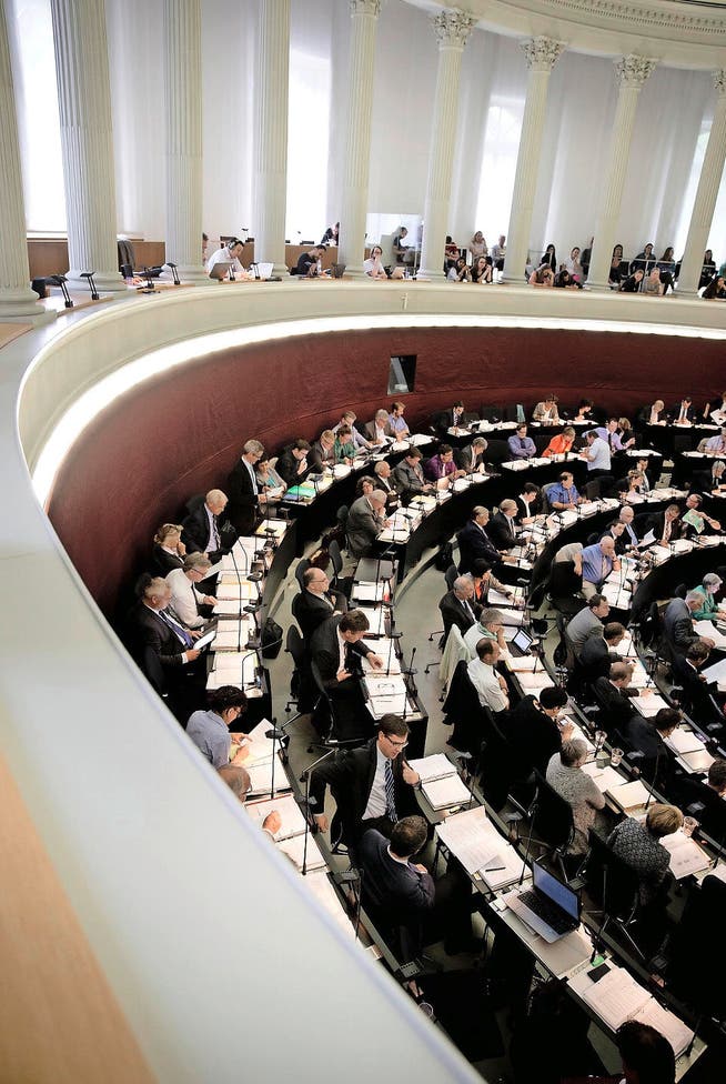 Blick von der Tribüne in den Kantonsratssaal, wo die CVP mit 39 von 120 Sitzen die Mehrheit hält. (Bild Manuela Jans)