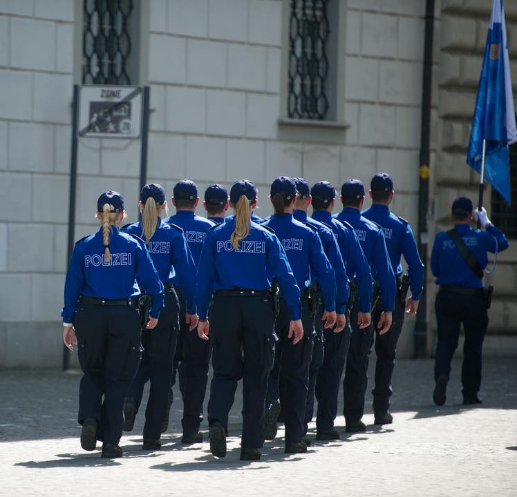Die neuen Polizisten und Polizistinnen. (Bild: Corinne Glanzmann (Neue LZ))