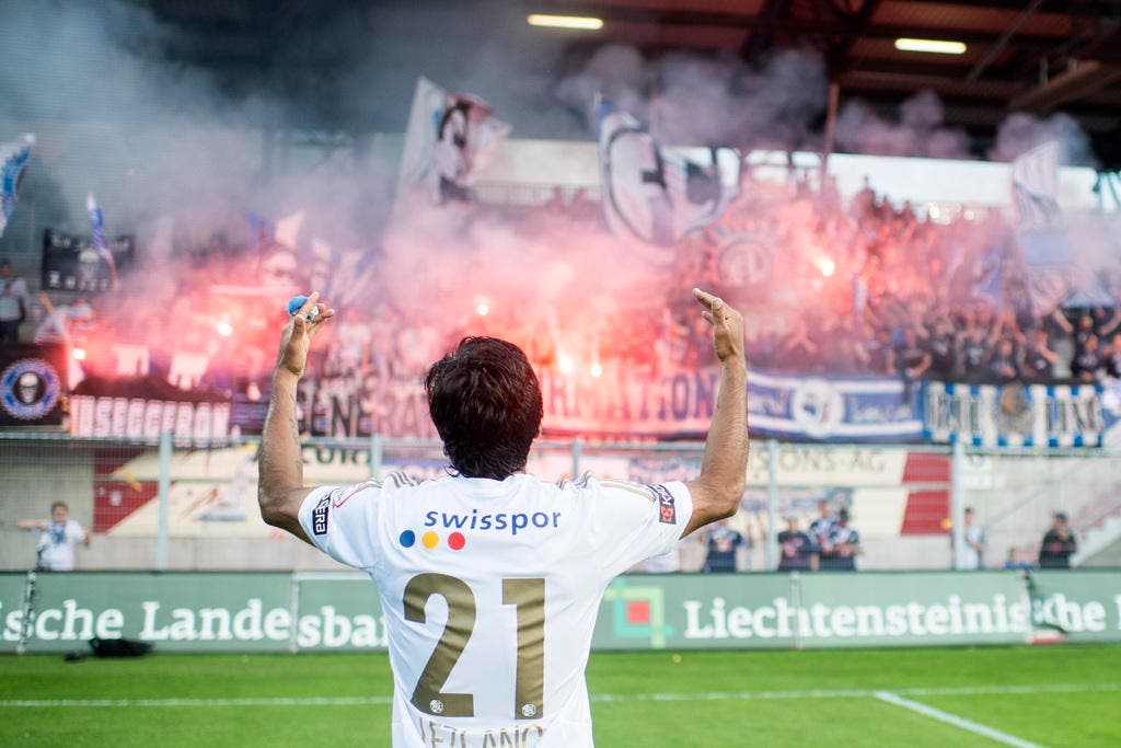Dario Lezcano jubelt nach dem 2:0-Sieg beim FC Vaduz am 16. Mai 2015 im Rheinpark Stadion. (Bild: Keystone / Ennio Leanza)