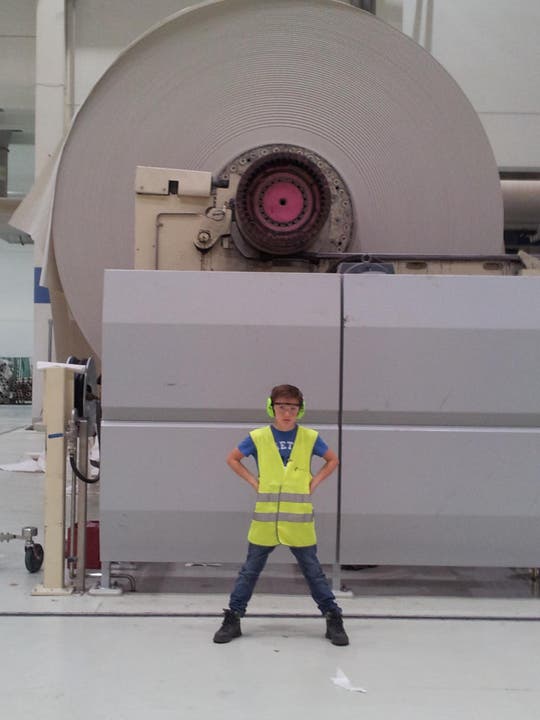 Alessio vor der Papieraufwicklung der Papiermaschine 7 - eine der grössten Zeitungsdruckpapiermaschinen der Welt. (Bild: Giorgio Pantaleoni)