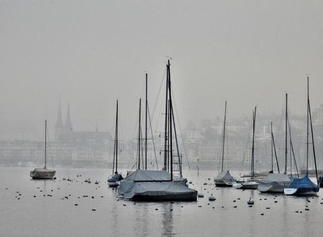 Die Stadt Luzern verliert auch im Nebel nichts von ihrem Reiz. (Bild: Leserbild. Margrit Imhof-Röthlin)