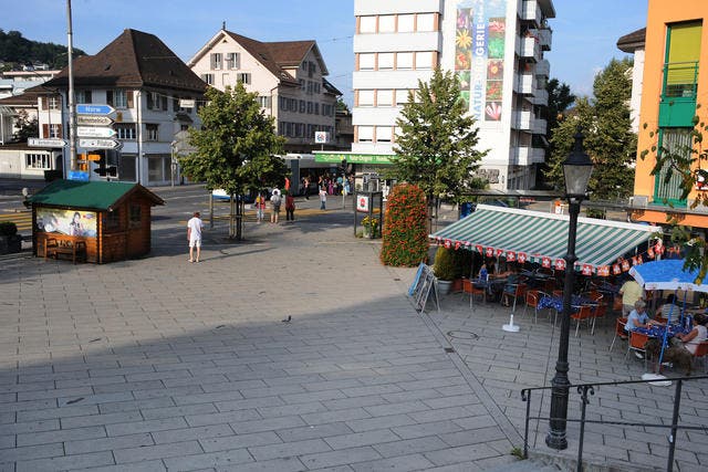 Der Dorfplatz von Kriens mit der Verzweigung Luzerner- und Gallusstrasse. (Bild: Archiv Neue LZ)