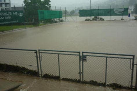 Die Tennisplätze der Clubanla­ge Luterbach nach dem Unwetter. (Bilder pd)