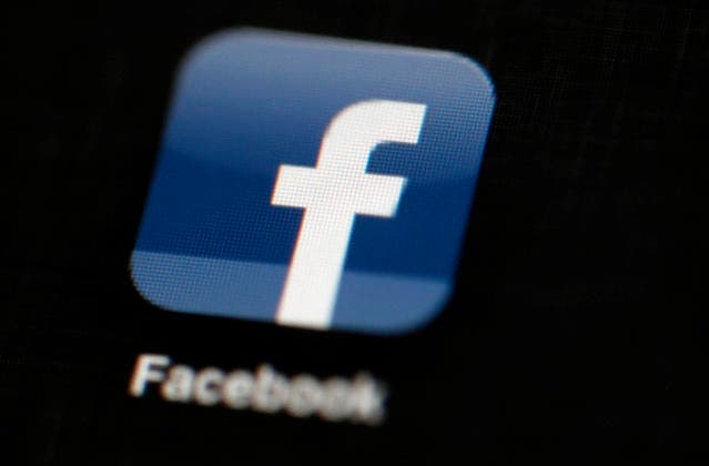 Die Täter hacken und kopieren bestehende Facebook-Profile. (Bild: AP)