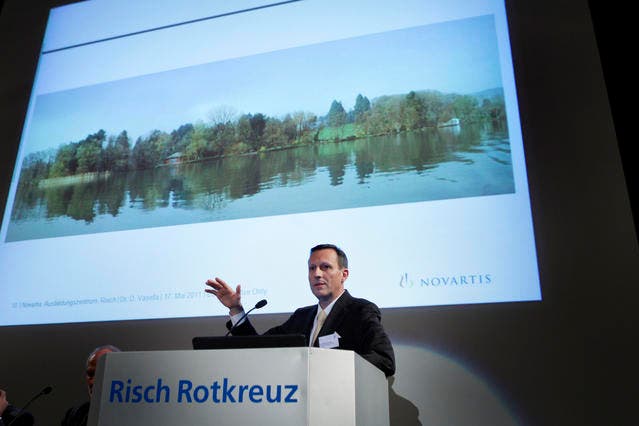 Novartis-Chef Daniel Vasella informierte am 17. Mai die Rischer Bevölkerung. (Bild: Stefan Kaiser/Neue ZZ)