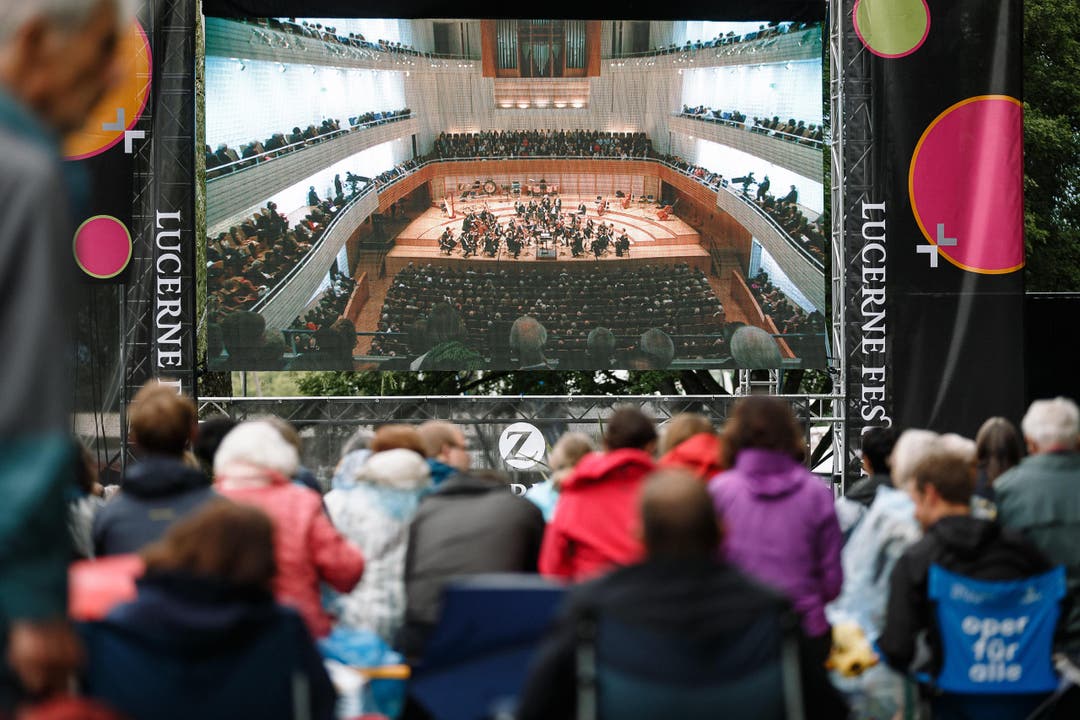 40 Minuten gratis Konzert hören: Public Viewing auf dem Inseli. (Bild: Stefan Deuber / Lucerne Festival)