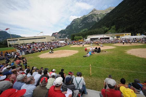 2500 Zuschauer verfolgten das Urner Kantonale Schwingfest in Flüelen. (Bild: Urs Hanhart/Neue UZ)