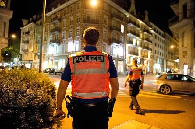 Eine Zweierpatrouille der Luzerner Polizei unterwegs in der Stadt. (Symbolbild) (Bild: Dominik Wunderli / Archiv LZ)