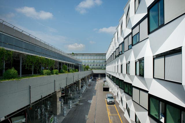 Nicht nur der Lehrkörper beansprucht seinen Platz im Bildungswesen. Im Bild rechts das Hauptgebäude der Luzerner Universität. (Bild: Dominik Wunderli / Neue LZ)
