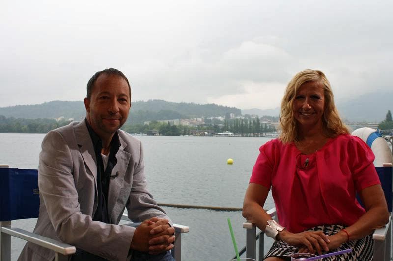 Moderatorin Andrea Kiewel (rechts) mit Sägner DJ Bobo am Vierwaldstättersee. (Bild: ZDF / Christoph Hillenbrand)