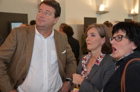 Vincenzo Pedrazzini, Sibylle Ochsner und Doris Kälin von der FDP analysieren die Ergebnisse. (Bild: Harry Ziegler / SZ)