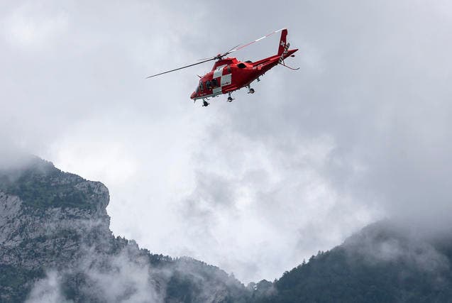 Ein Helikopter der Rega (Symbolbild). (Bild: KEYSTONE/Alexandra Wey)