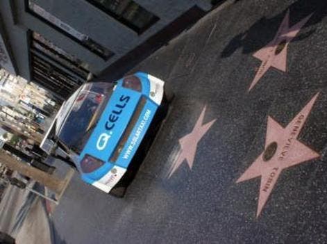 Das Solartaxi auf dem berühmten &#171;Walk of Fame&#187; in Hollywood. (Bild pd)