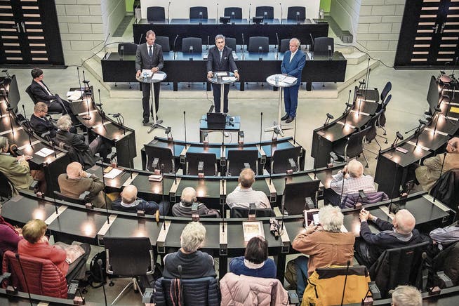 Die Regierungsräte Reto Wyss, Guido Graf und Paul Winiker (von links) gestern im Kantonsratsaal. (Bild: Pius Amrein (Luzern, 26. März 2018))