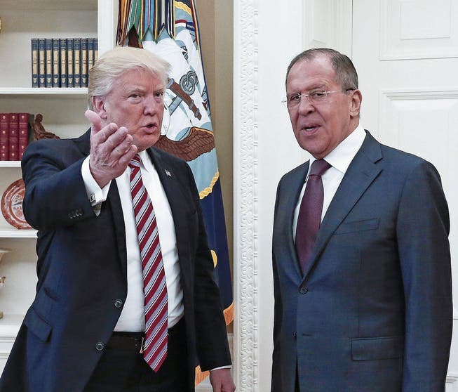 US-Präsident Donald Trump und der russische Aussenminister Sergei Lawrow im Oval Office. (Bild: Alexander Shcherbak/Getty (Washington, 10. Mai 2017))