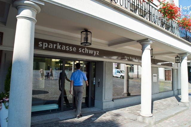 Die Sparkasse Schwyz am Schwyzer Hauptplatz. (Bild: Erhard Gick / Neue SZ)