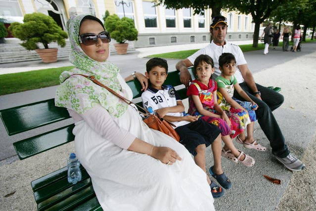 Arabische Touristen: Asma Ayoon, Khalifa, Reem, Lema und Nasser Al Shaiba (von links) aus Dubai. (Bild Philipp Schmidli/Neue LZ)