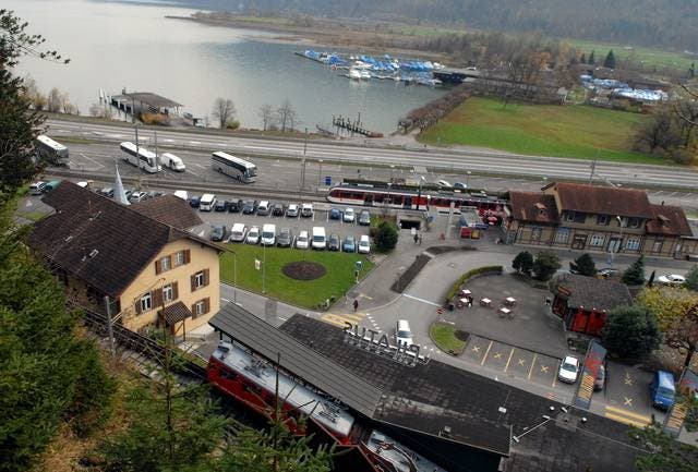 Das Projekt zwischen Schifflände, Campingplatz und Autobahn scheint nicht ins Rollen zu kommen. (Bild Robert Hess/Neue OZ)