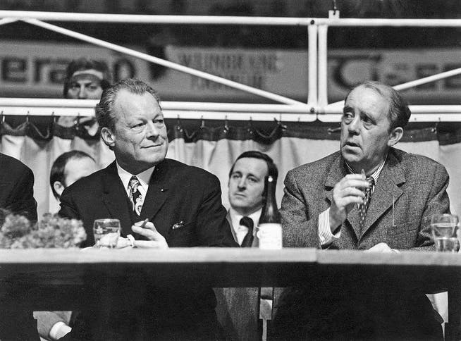 Heinrich Böll als Autor und politischer Mensch in der Nachkriegszeit 1972 mit Bundeskanzler Willy Brandt, (Bild: Ulstein)