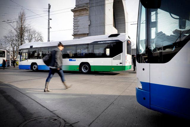 Das Bussystem ist in Luzern am Anschlag, es gibt kaum Sitzplätze. (Bild: Pius Amrein / Neue LZ)