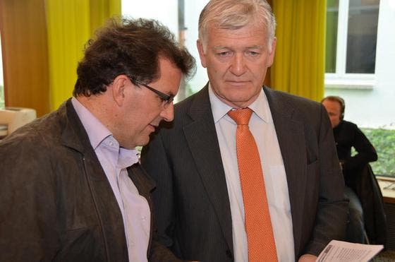 Andreas Meyerhans (links), Präsident der kantonalen CVP und Ständerat Bruno Frick analysieren das schlechte Abschneiden. (Bild: Harry Ziegler / SZ)