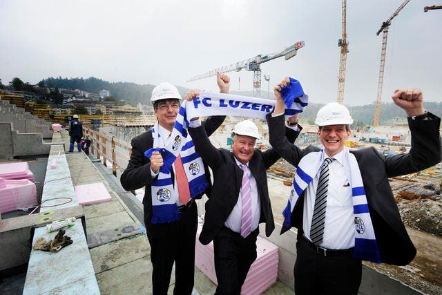 Vorfreude aufs neue Stadion bei den FCL-Verantwortlichen Thomas Schönberger, Walter Stierli und Mike Hauser (von links). (Bild Maria Schmid/Neue LZ)