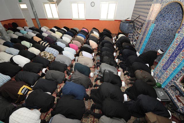 Muslime beim Gebet in einer Moschee in Emmenbrücke. (Bild: Archiv Neue LZ)