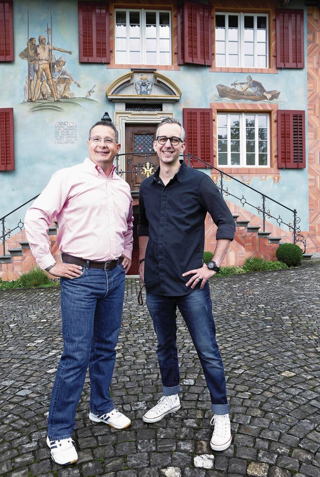Gastgeber und Koch: Werner Fuchs (links) und Sebastian Rabe. (Bild: Werner Schelbert (1. September 2017))