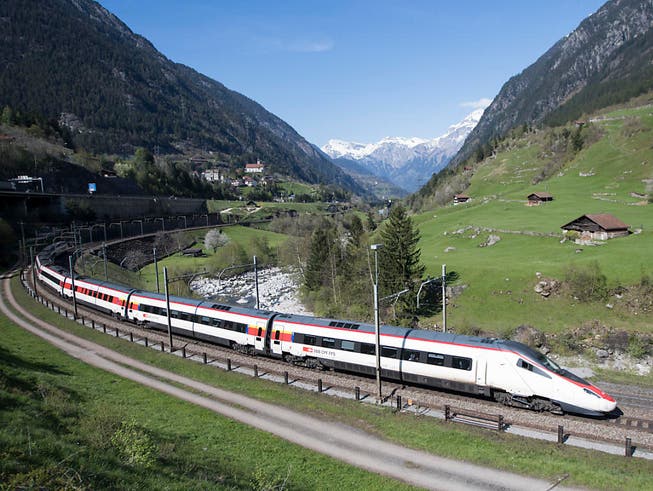 Die SBB hat die letzten ETR 610 Neigezüge ausgeliefert bekommen - damit verkehren nun 19 Züge diesen Typs auf den Nord-Süd-Verbindungen zwischen der Schweiz und Italien. (Bild: KEYSTONE/URS FLUEELER)