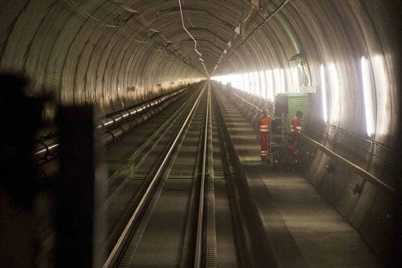 02.04.2013: Ab Dezember 2013 brausen hier die ersten Züge durch (Testfahrten). (Bild: Keystone)