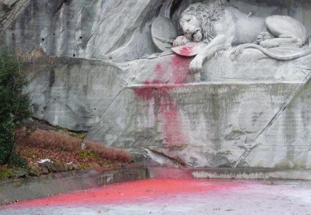 Das maltärtierte Löwendenkmal. (Bild Stapo Luzern)