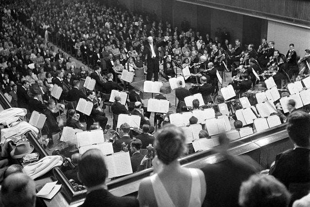 Das Lucerne Festival feiert sein 75-jähriges Jubiläum. Im Bild: Der deutsche Dirigent Wilhelm Furtwängler während eines Konzerts am 23. August 1944. (Bild: Keystone)