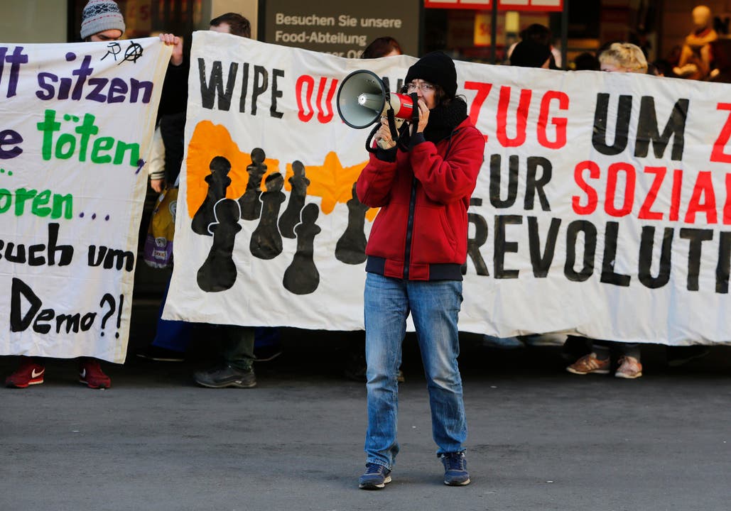 Eine Demonstrantin auf dem Bundesplatz. (Bild: Stefan Kaiser (Neue ZZ))