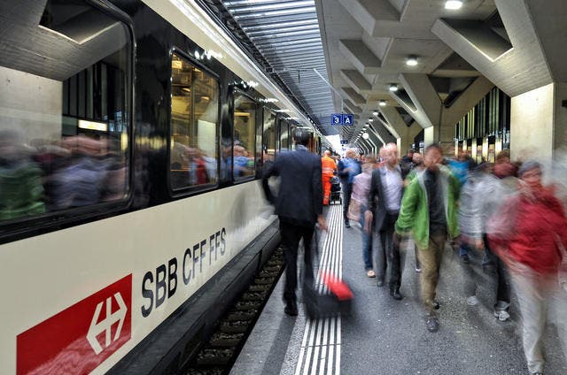 Ab 2025 sollen Züge künftig zweimal pro Stunde direkt nach Bern fahren. (Archivbild Neue LZ)