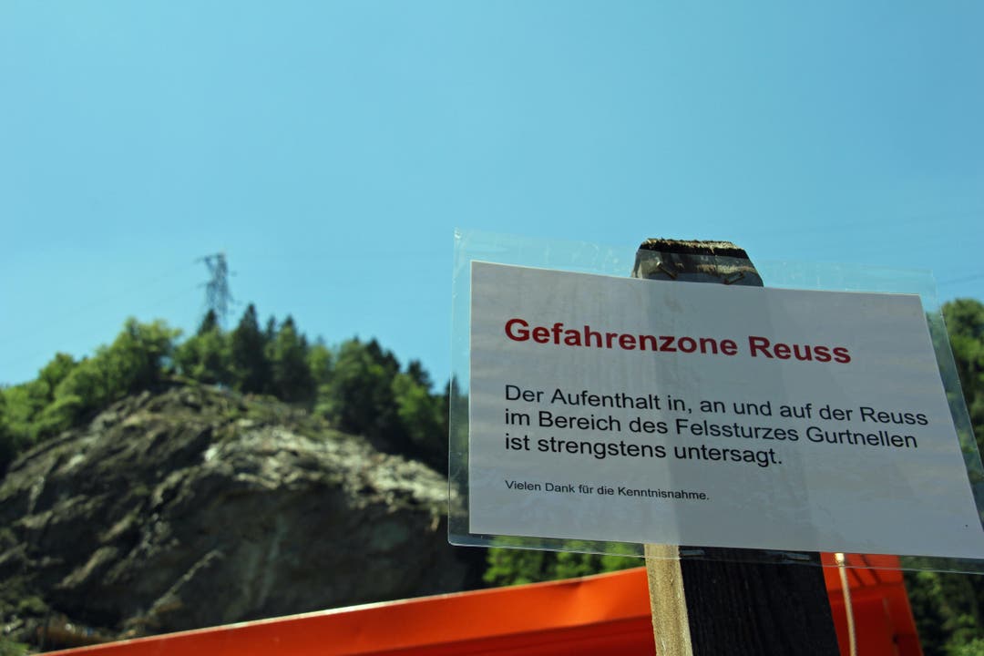 Warnung beim Felssturzgebiet. (Bild: René Meier / Luzernerzeitung.ch)