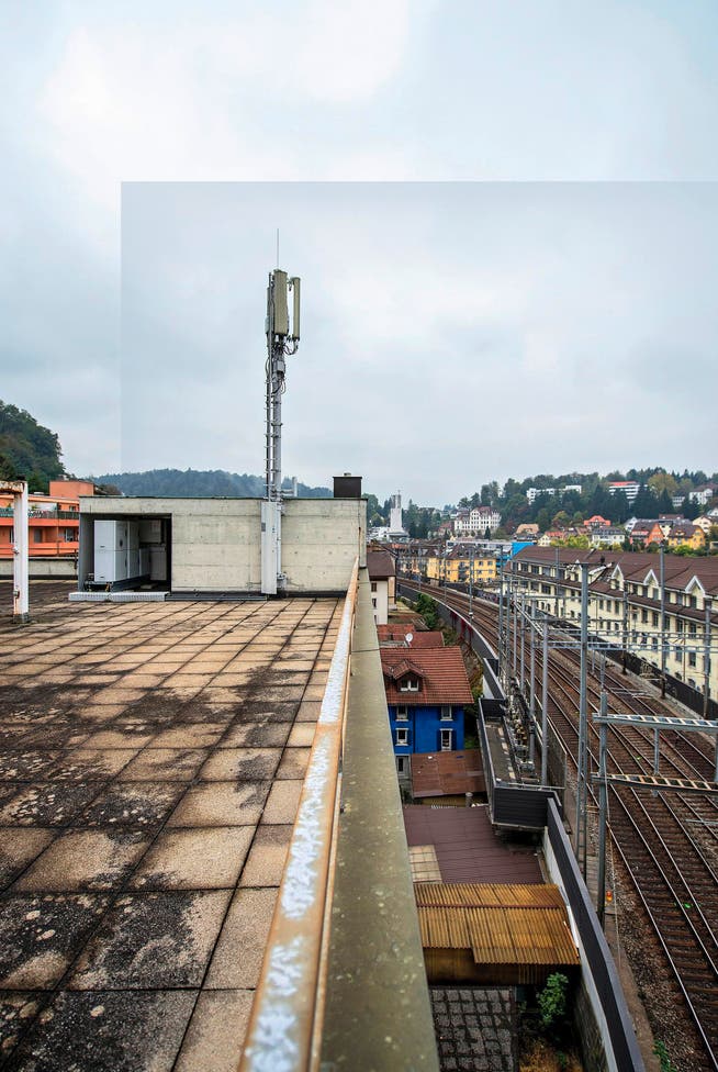Eine Mobilfunkantenne von Sunrise in der Stadt Luzern. Bild: Dominik Wunderli (Luzern, 13. Oktober 2016)