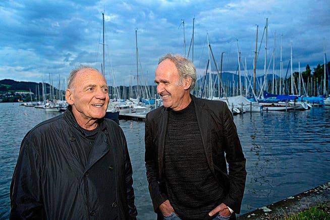 Schauspieler Bruno Ganz (links) und Regisseur Christian Labhart am Mittwochabend beim Open-Air-Kino am Alpenquai in Luzern. (Bild Eveline Beerkircher)