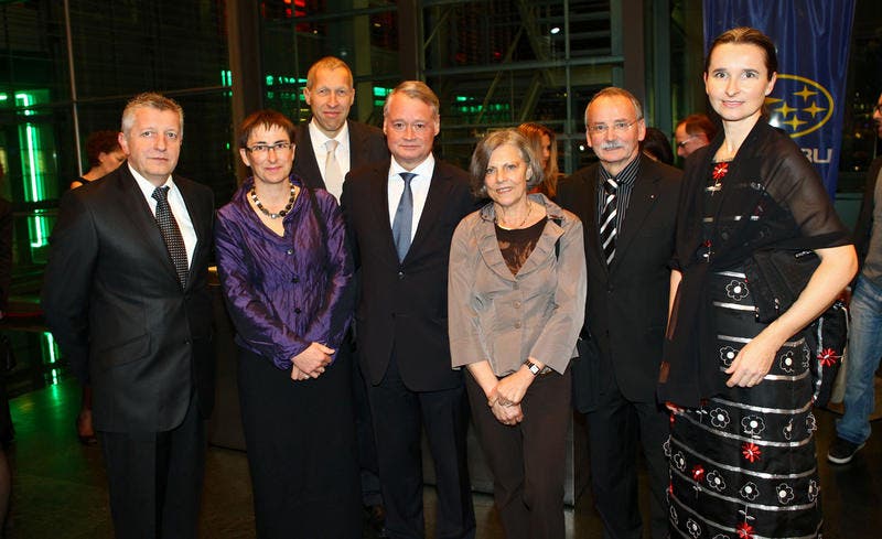 Von links: Kurt Sidler, Andrea Wyss, Konrad Graber, Urs W. Studer, Vreny und Erwin Bachmann sowie Yvette Estermann.