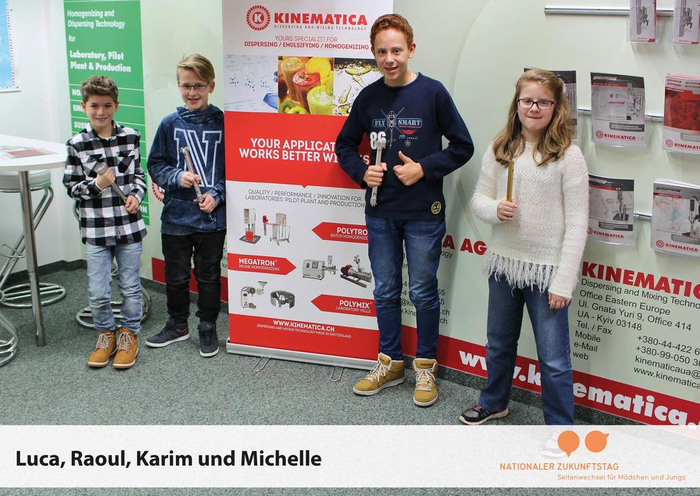 Luca, Raoul, Karim und Michelle zu Besuch bei der Kinematica AG (Bild: Kamil Poplawski)