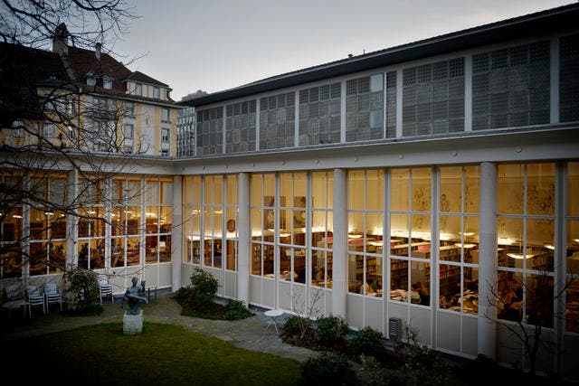 Lesesaal der Zentral- und Hochschulbibliothek. (Archivbild Pius Amrein / Neue LZ)