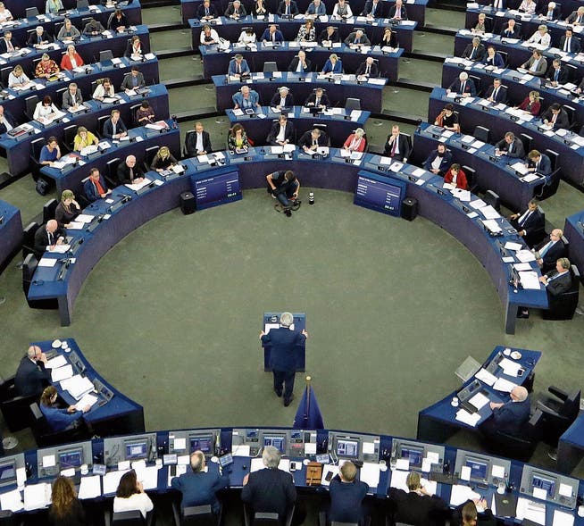 EU-Präsident Jean-Claude Juncker (Mitte) musste für seine Aussagen viel Kritik einstecken. (Bild: Jean-François Badias/AP (Strassburg, 13. September 2017))