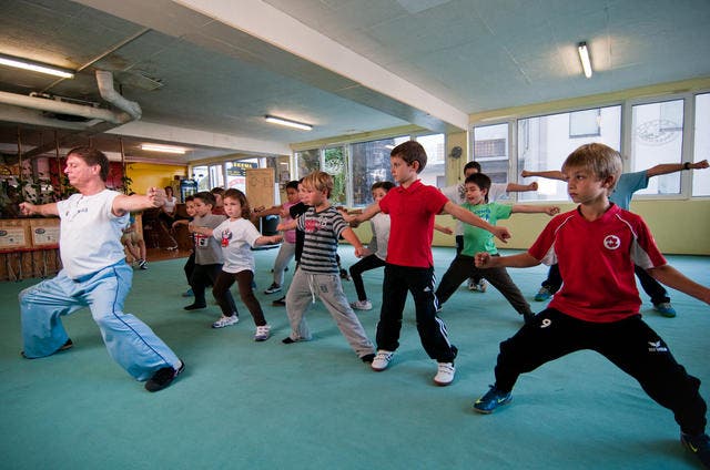 Kinder bei einem Kurs zum Thema Kampfkunst und Gesundheit während der Kreativ- und Sportwoche im Oktober 2011 (Archivbild Neue LZ).