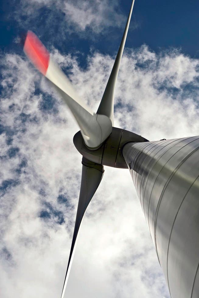 Windturbinen sind häufig umstritten. (Bild: Pius Amrein, Entlebuch, 25. August 2015)