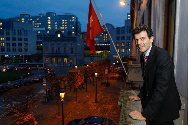 Roberto Balzaretti posiert für einen Fotografen in Brüssel. Der Tessiner ist seit 2012 Schweizer Botschafter bei der EU. (Bild: EPA/Thierry Roge)