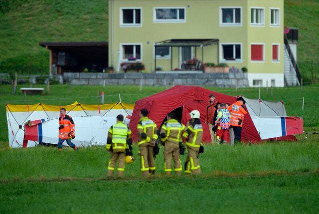 Unfallstelle des Kleinflugzeugabsturzes in Kägiswil. (Bild: Keystone)