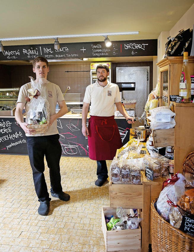Ihre Pastarazzi Spezialitäten kommen auch in Stans an: Benito Omlin (links) und Silvan Rohrer. (Bild Corinne Glanzmann)